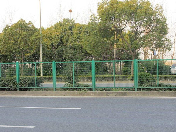 公路護欄網(wǎng)圖片4